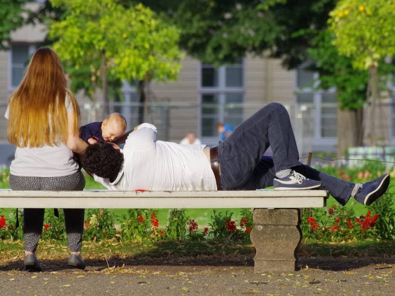 Perché i figli non hanno bisogno di genitori perfetti ma umani